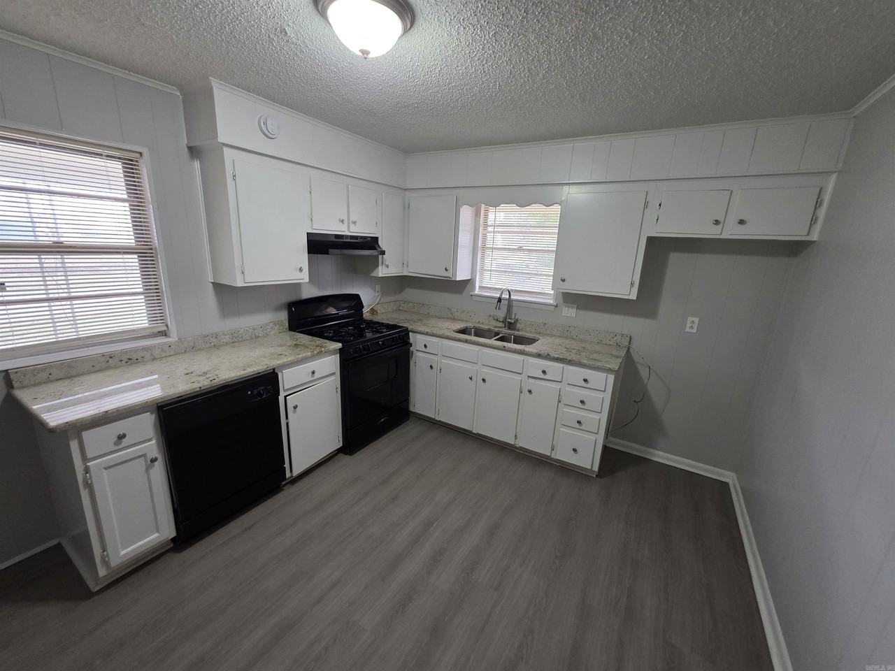 121 121 Cornish Drive - Photo 3 of 11