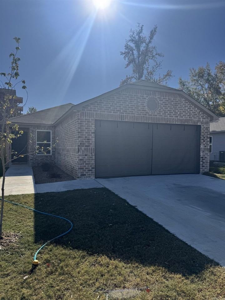 10920 Mason Dr - Photo 2 of 28