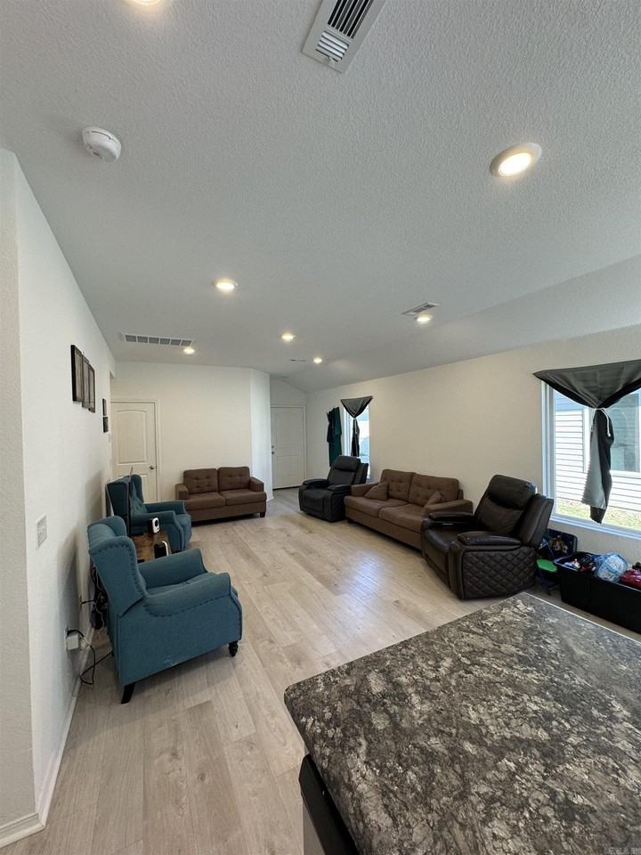 10920 Mason Dr - Photo 5 of 28