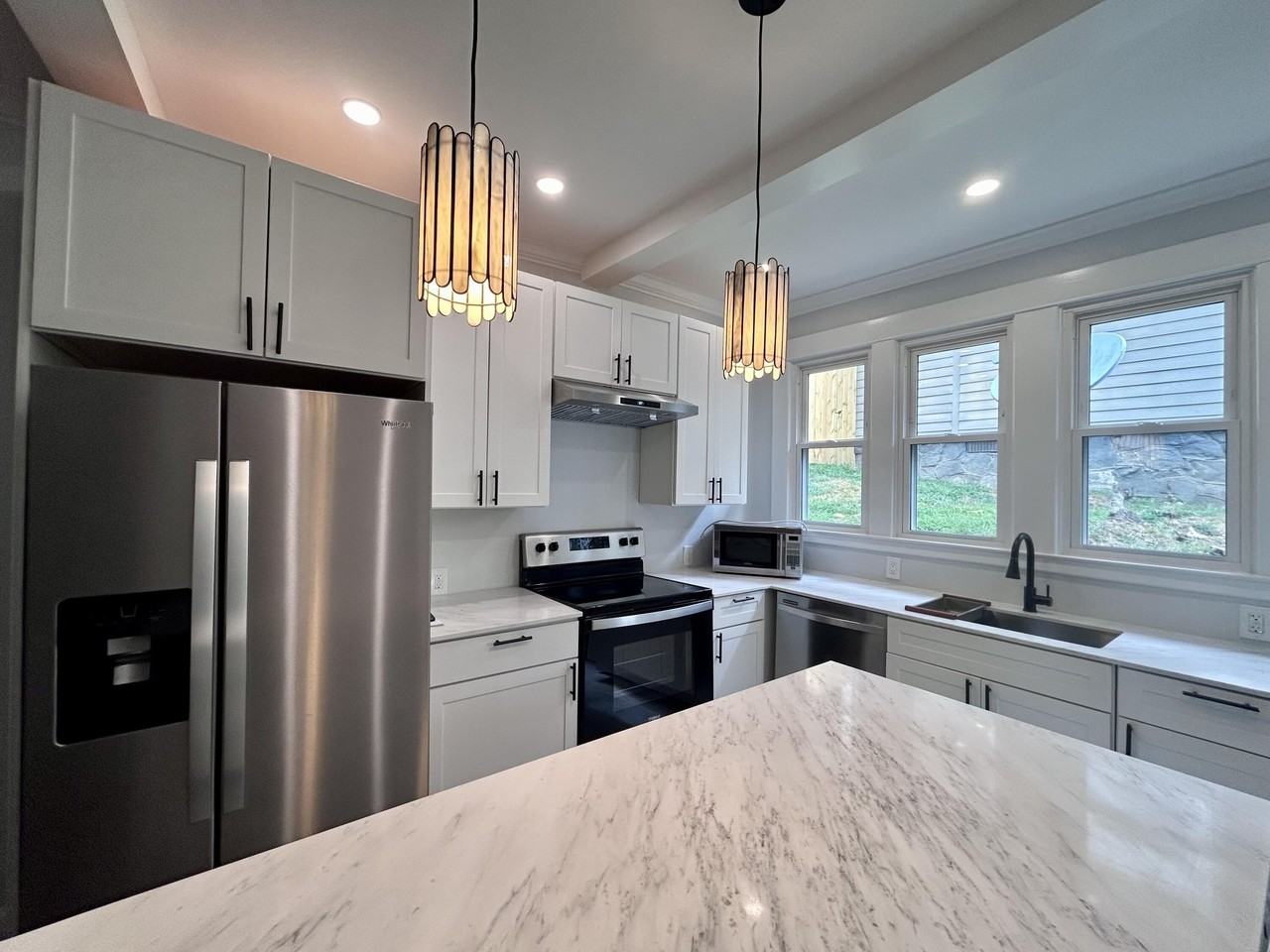 605 Lytle St - Photo 4 of 17