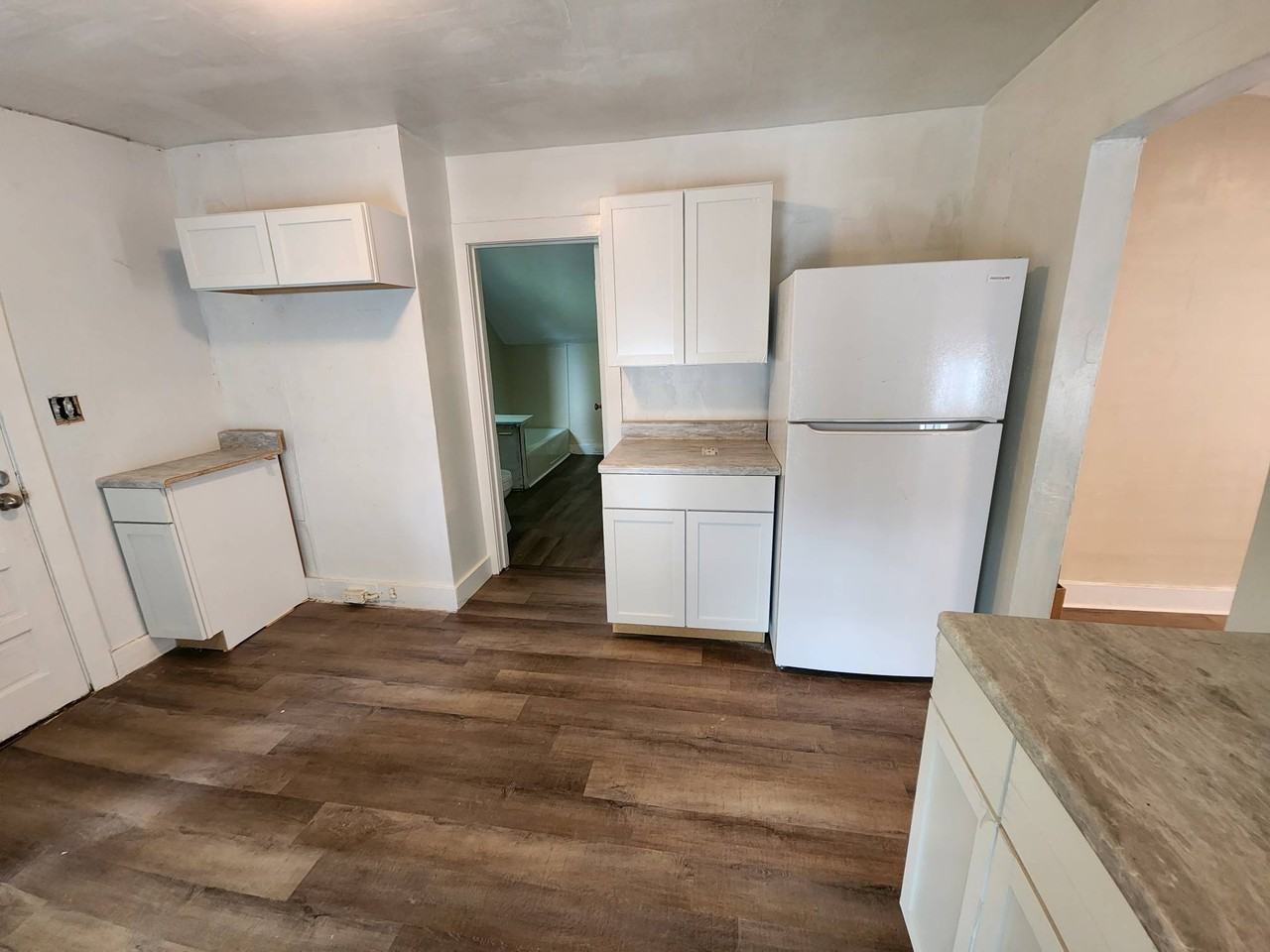 946 W 29th St #2ndFL - Photo 2 of 7
