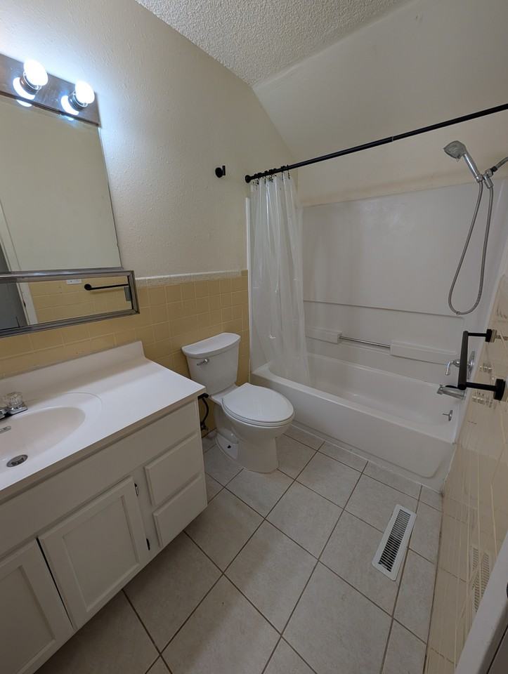 2204 N Campus Dr #1 - Photo 2 of 3