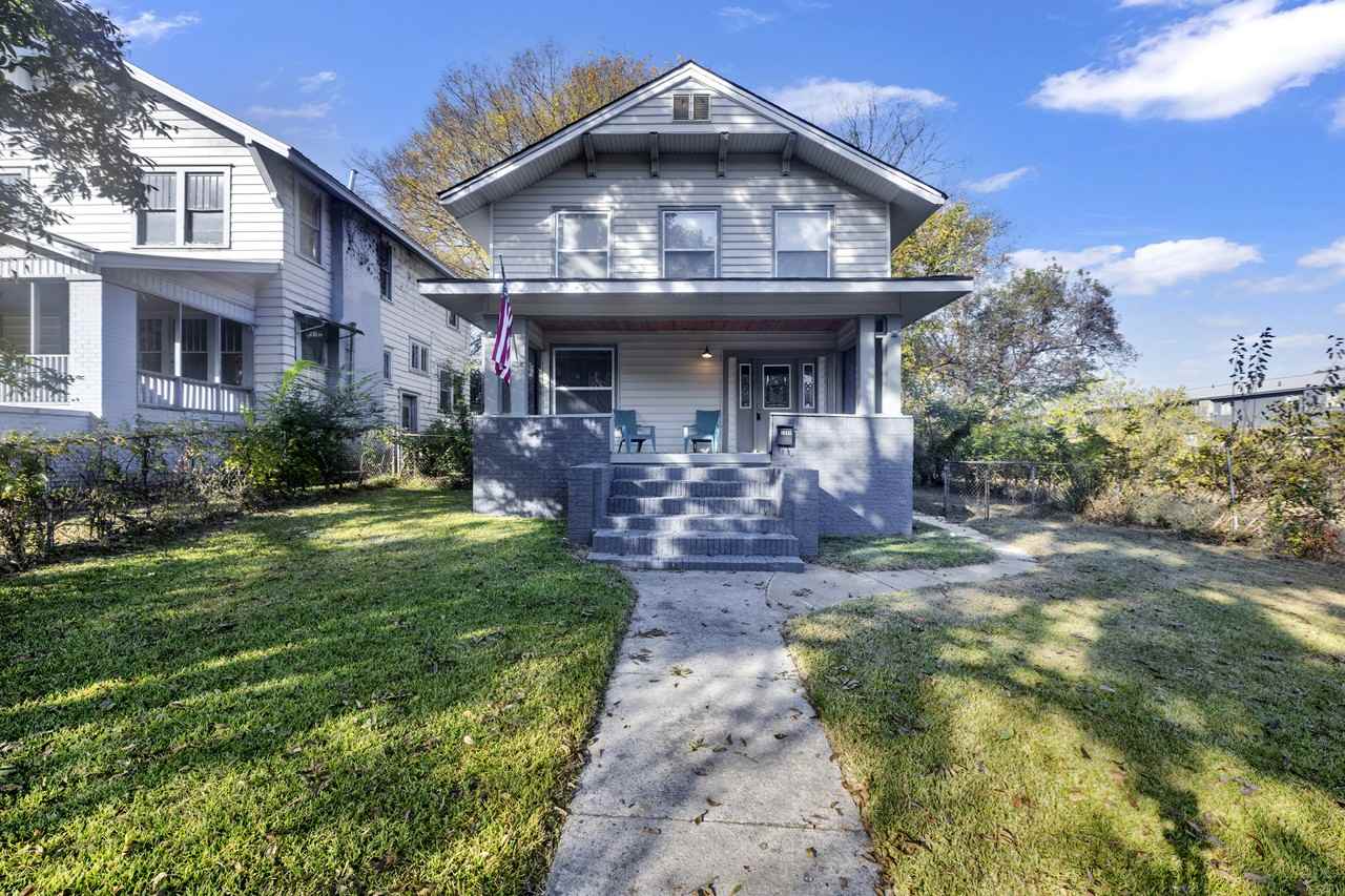 2348 Court R #1 - Photo 2 of 40