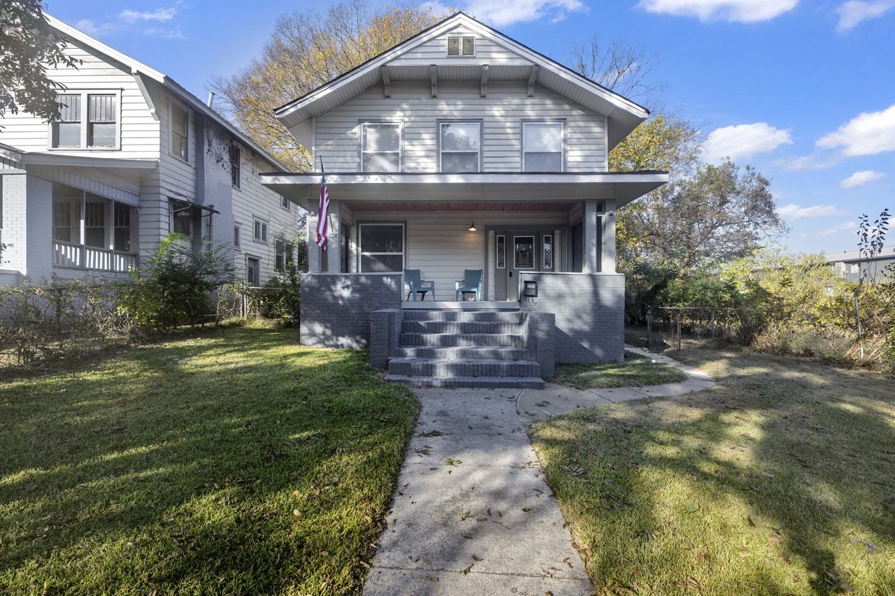 2348 Court R #1 - Photo 3 of 40