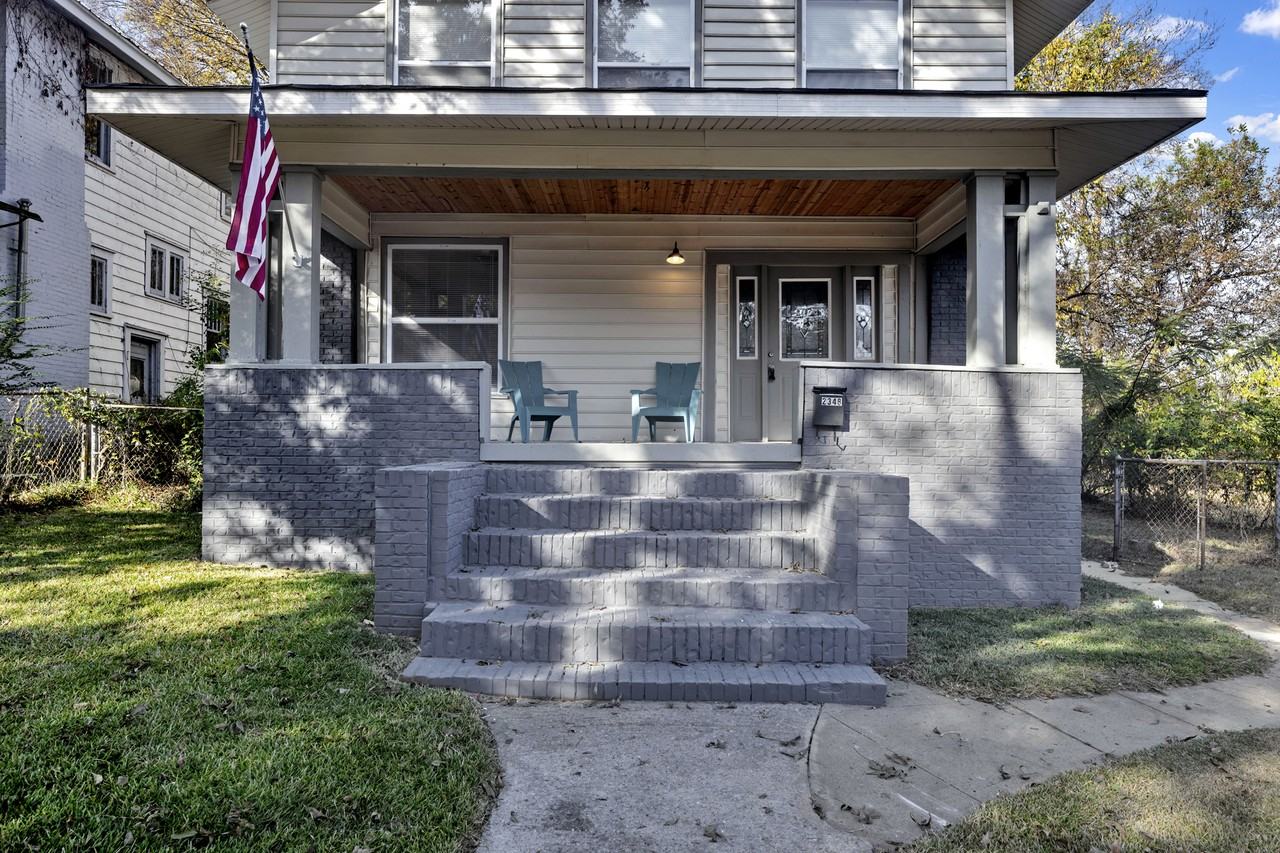 2348 Court R #1 - Photo 4 of 40