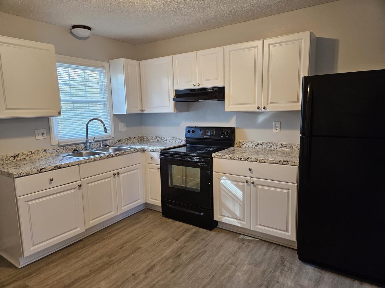 410 Desmond Drive #1 - Photo 4 of 12