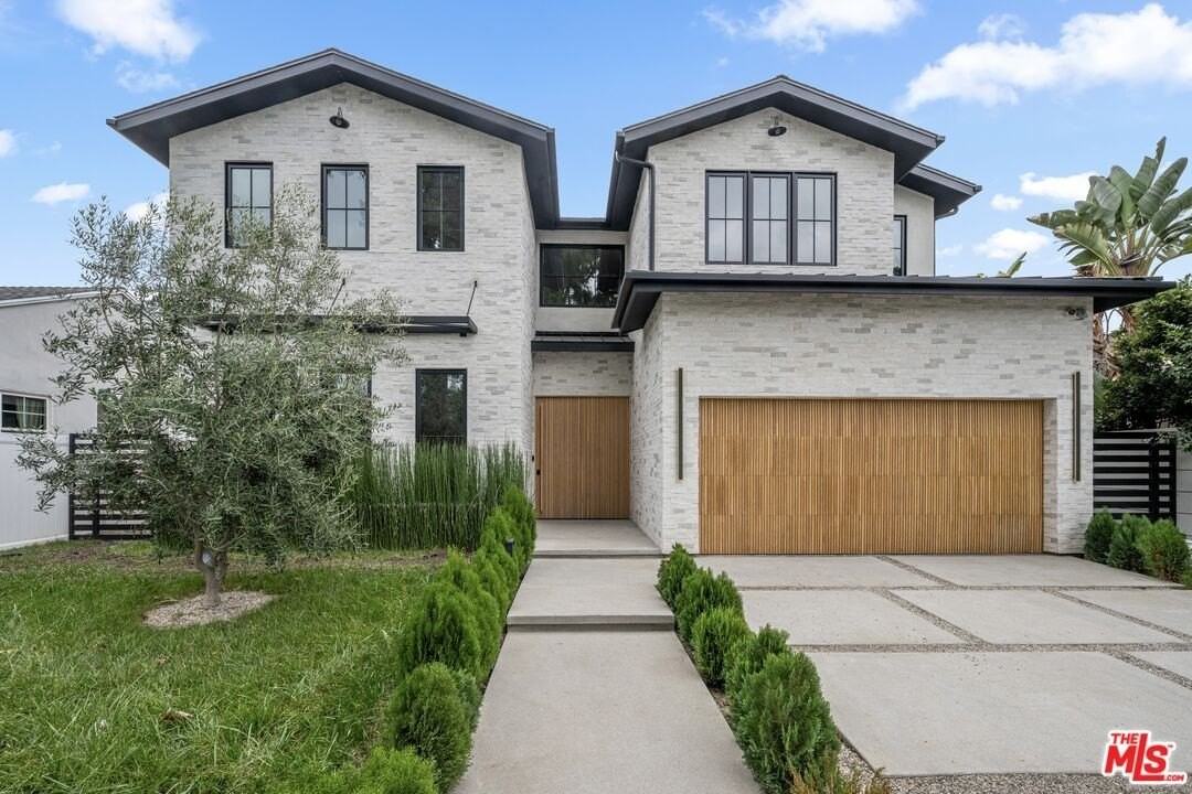 4740 Sunnyslope Avenue - Photo 2 of 48