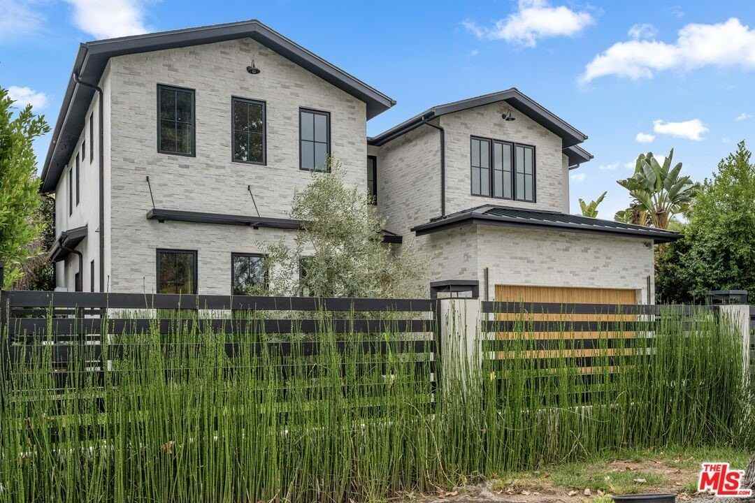 4740 Sunnyslope Avenue - Photo 3 of 48