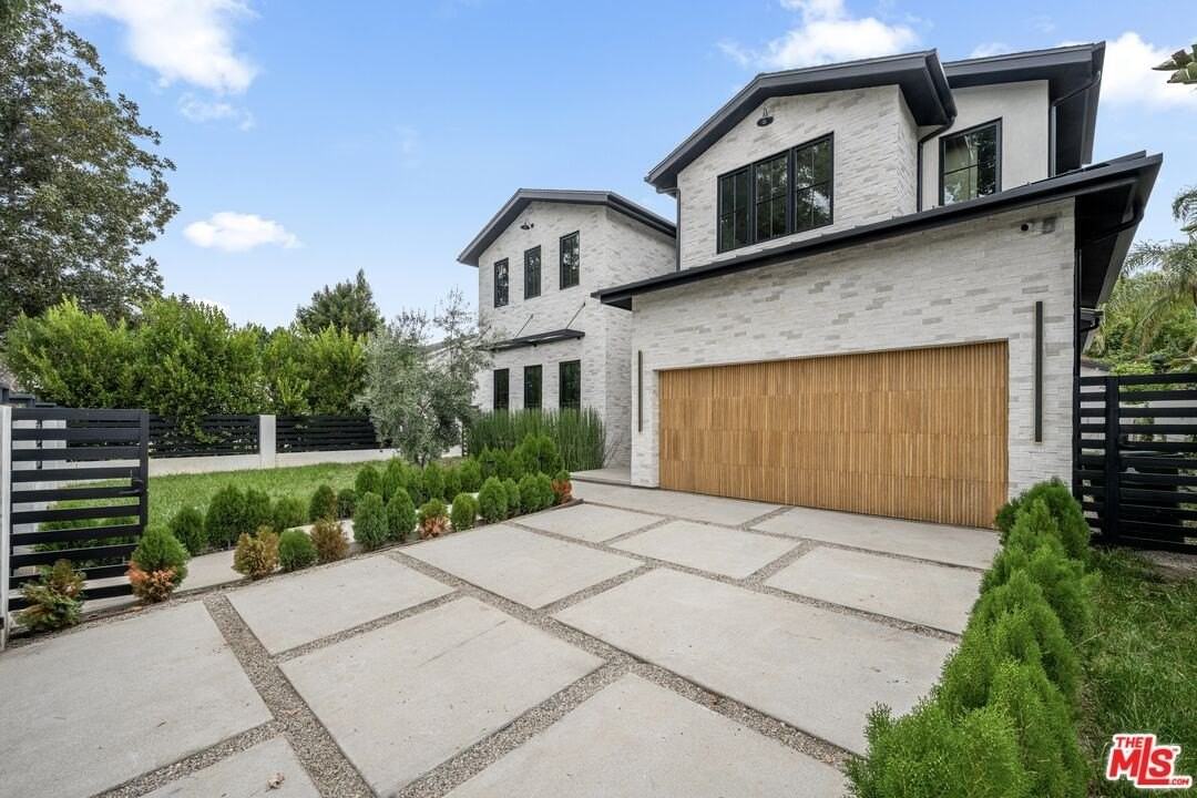 4740 Sunnyslope Avenue - Photo 4 of 48