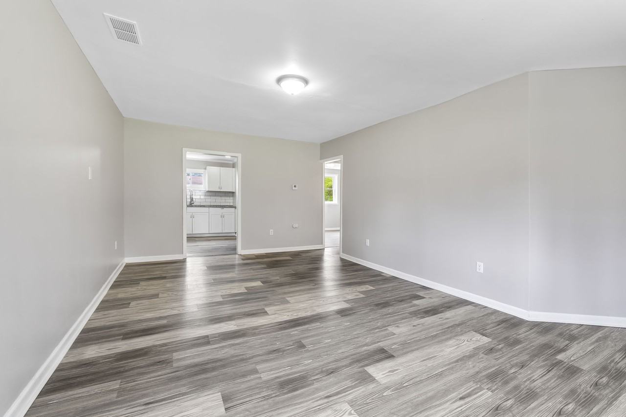 1635 Elaine Rd #1 - Photo 5 of 25