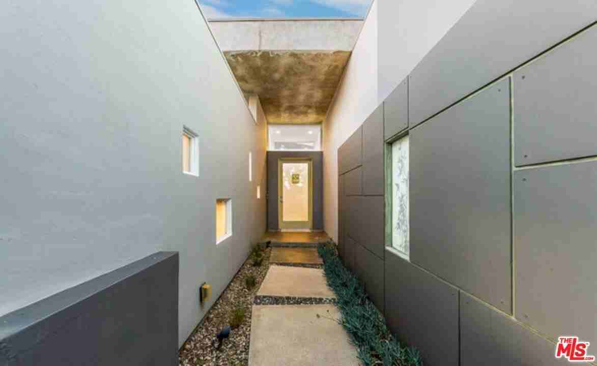 18105 Sandy Cape Dr - Photo 7 of 41