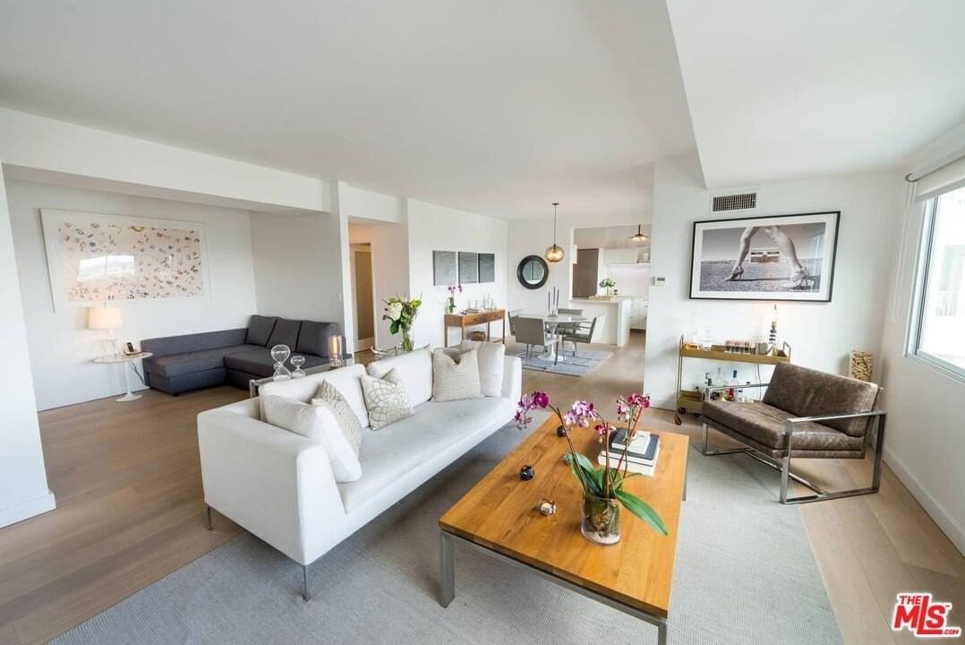 838 North Doheny Drive #807 - Photo 3 of 41