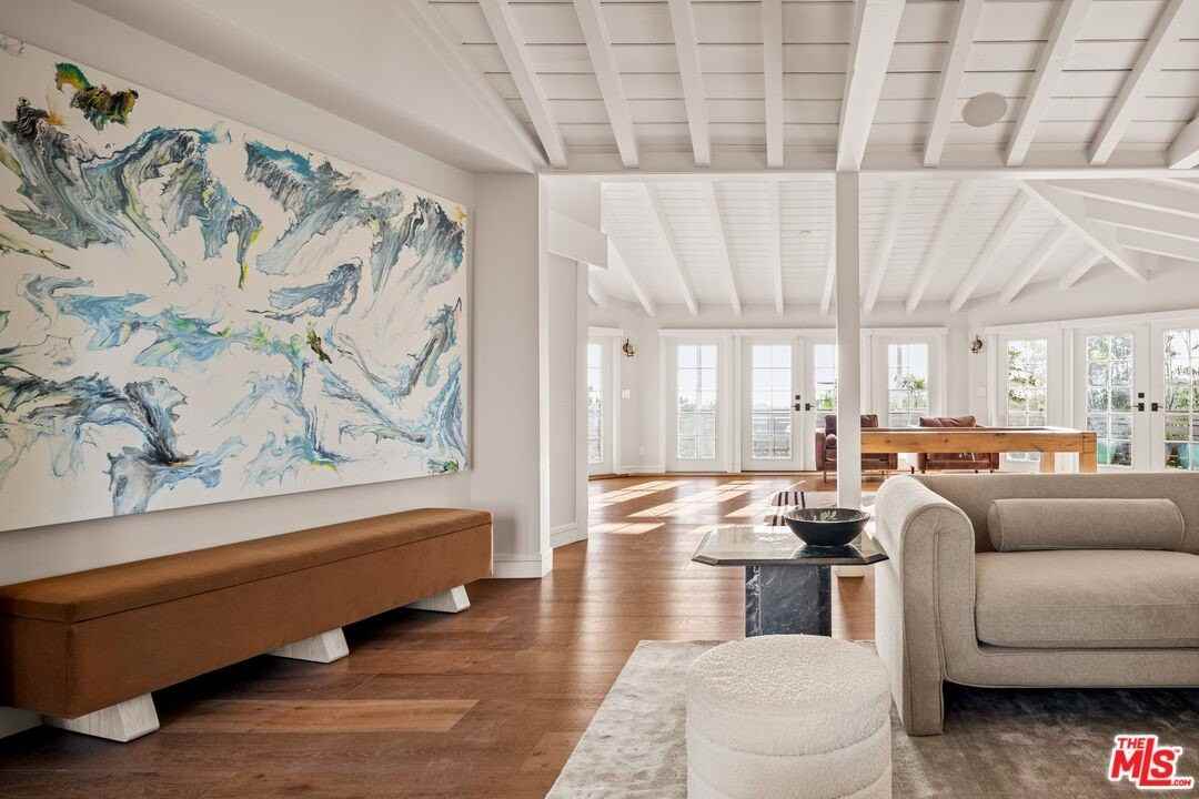 12417 Mulholland Drive - Photo 5 of 36