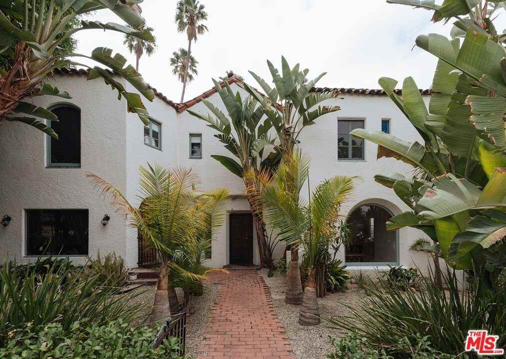 7464 Hollywood Blvd - Photo 2 of 44