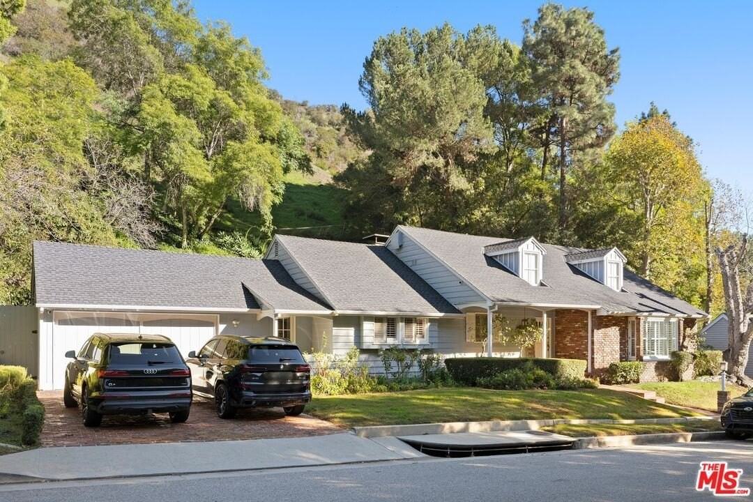 1456 Roscomare Road - Photo 2 of 21