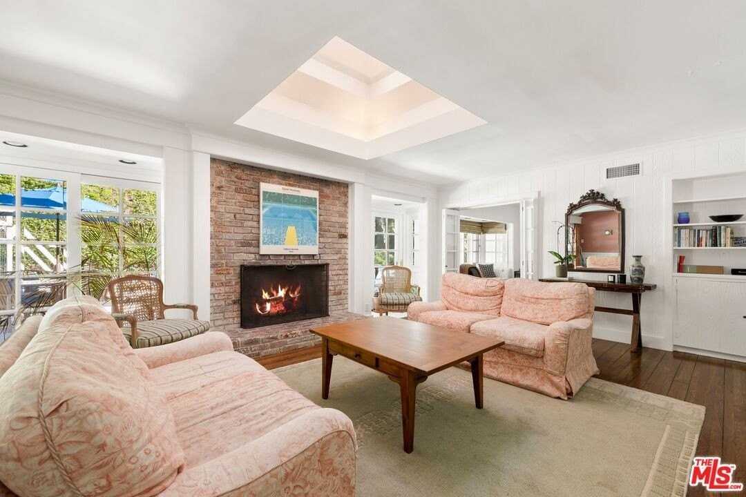 1456 Roscomare Road - Photo 3 of 21