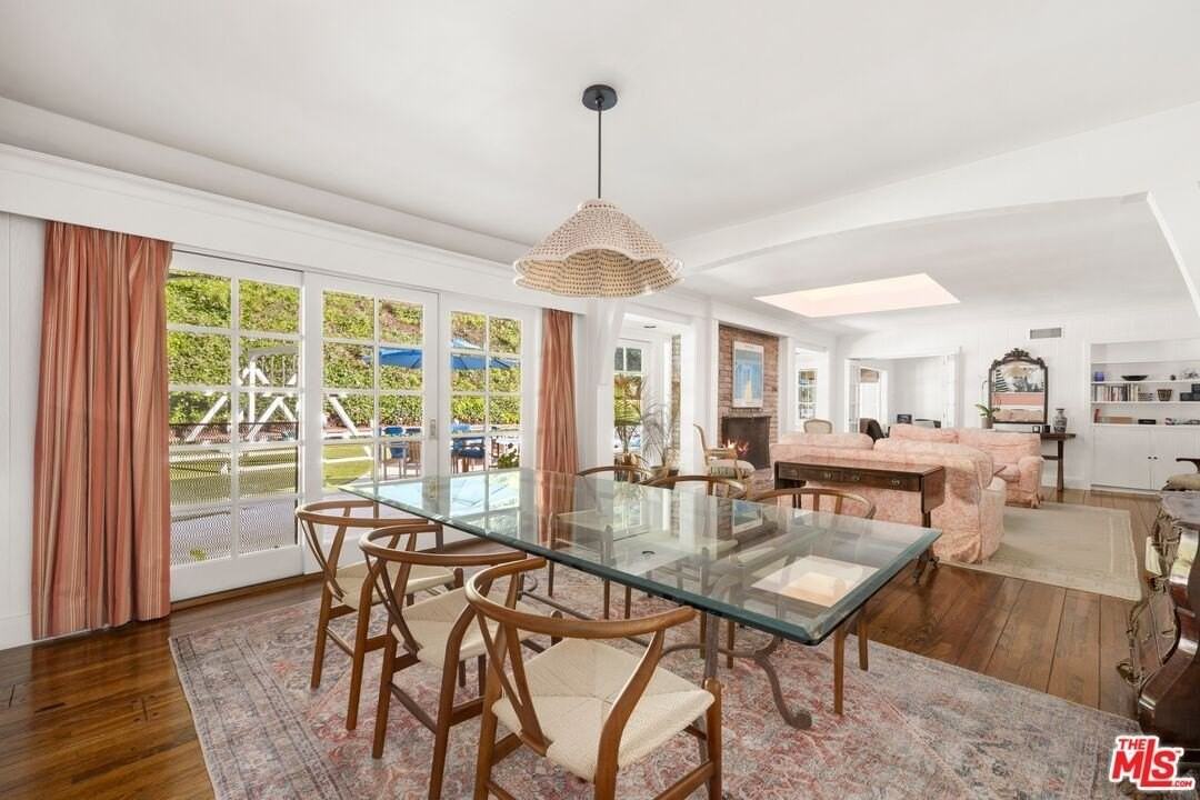 1456 Roscomare Road - Photo 6 of 21