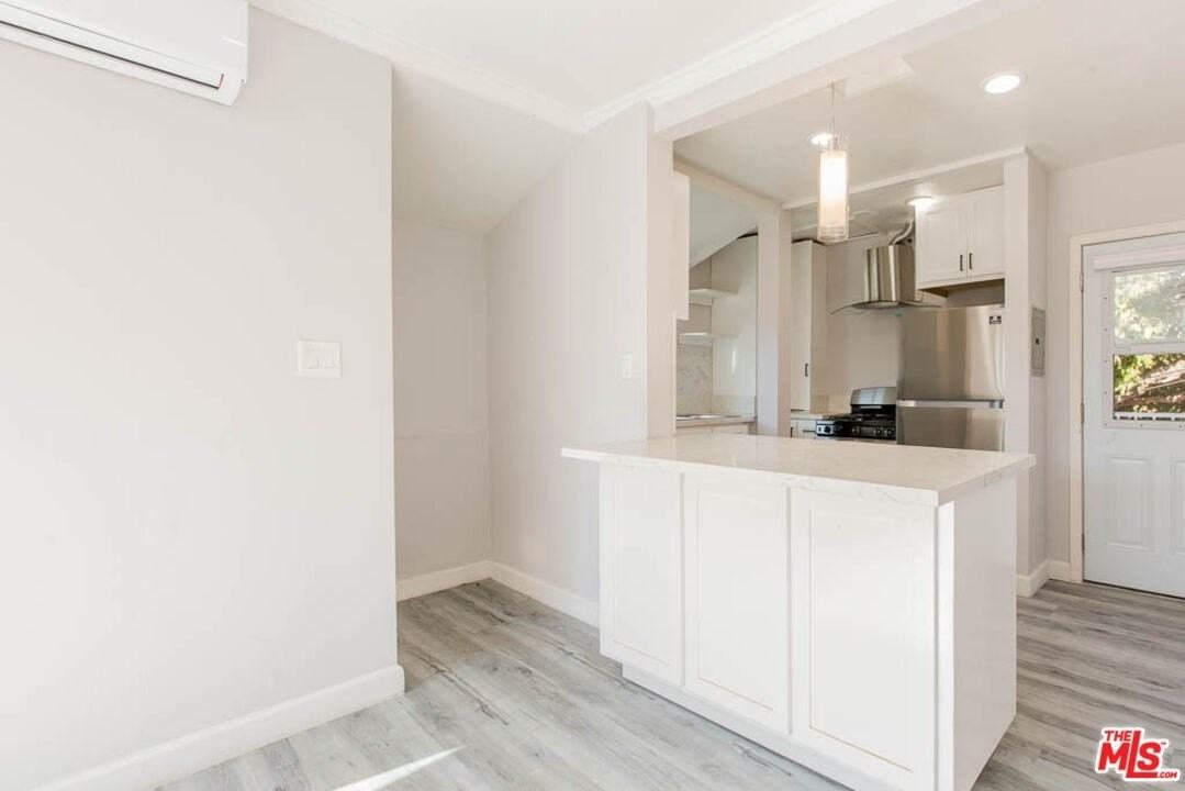 8525 Cadillac Ave - Photo 4 of 33