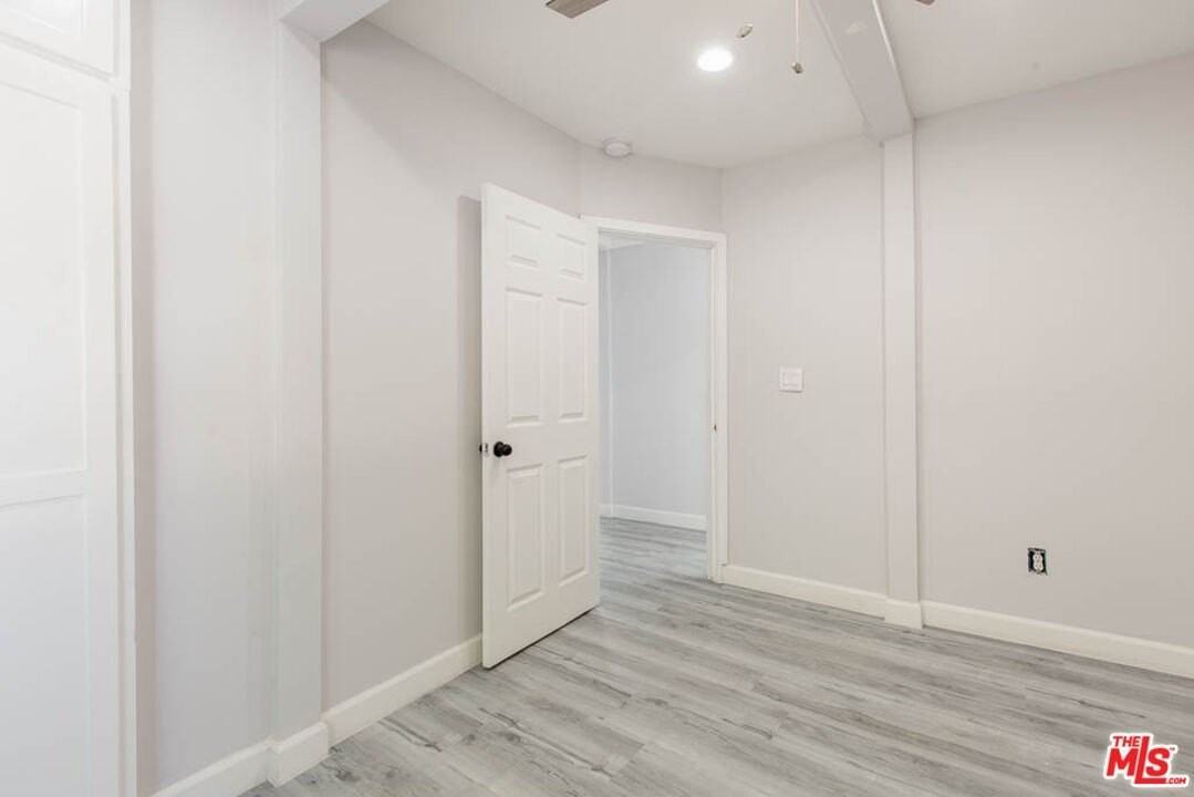 8525 Cadillac Ave - Photo 6 of 33