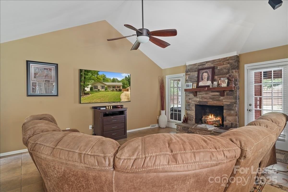 2224 Pinebrook Circle - Photo 2 of 8