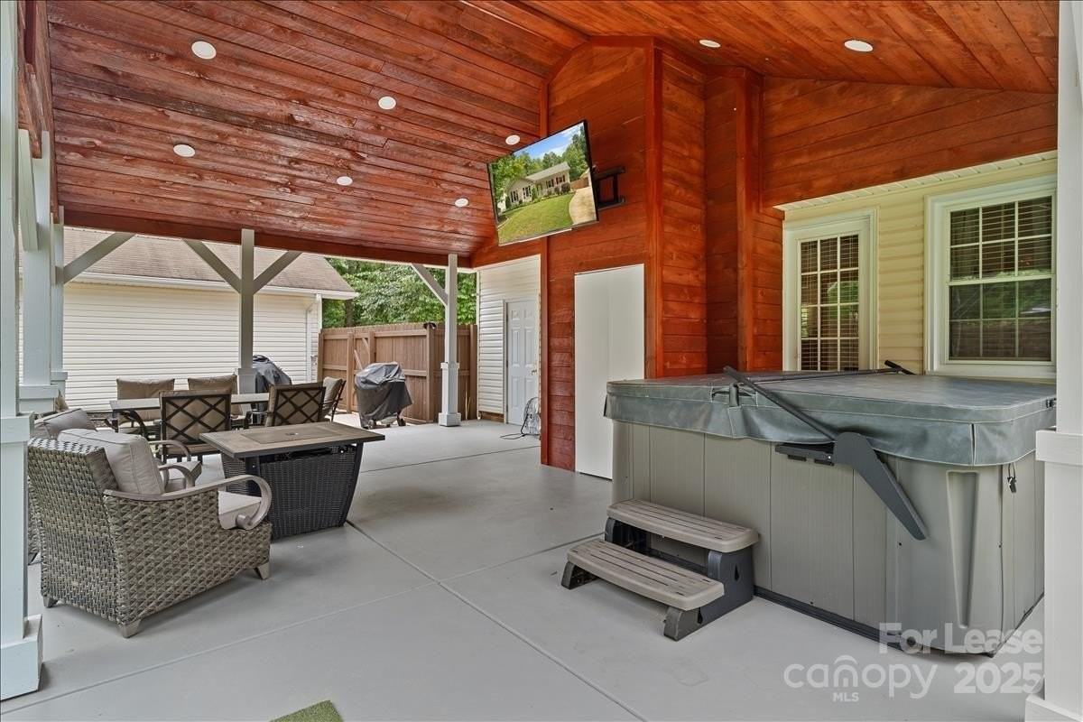 2224 Pinebrook Circle - Photo 7 of 8