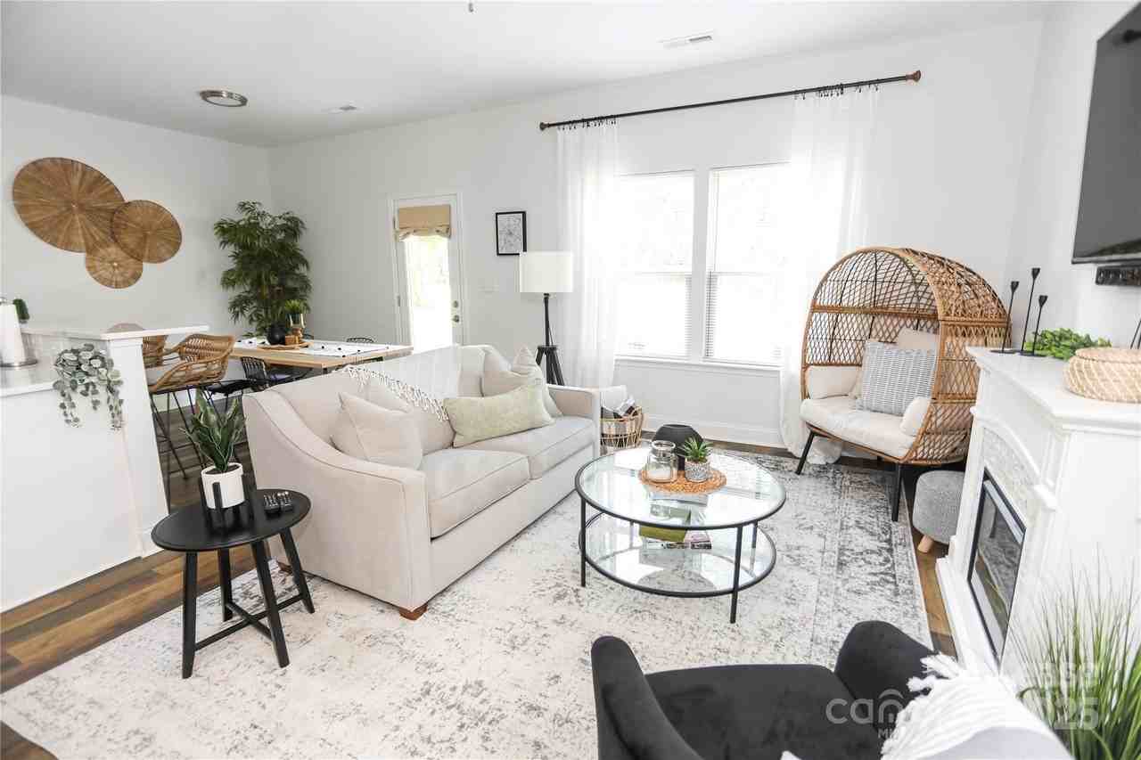 2734 Kendrick Ave - Photo 2 of 12