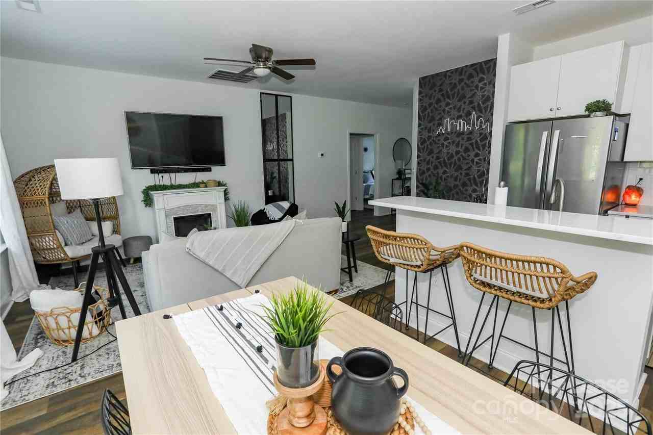 2734 Kendrick Ave - Photo 3 of 12