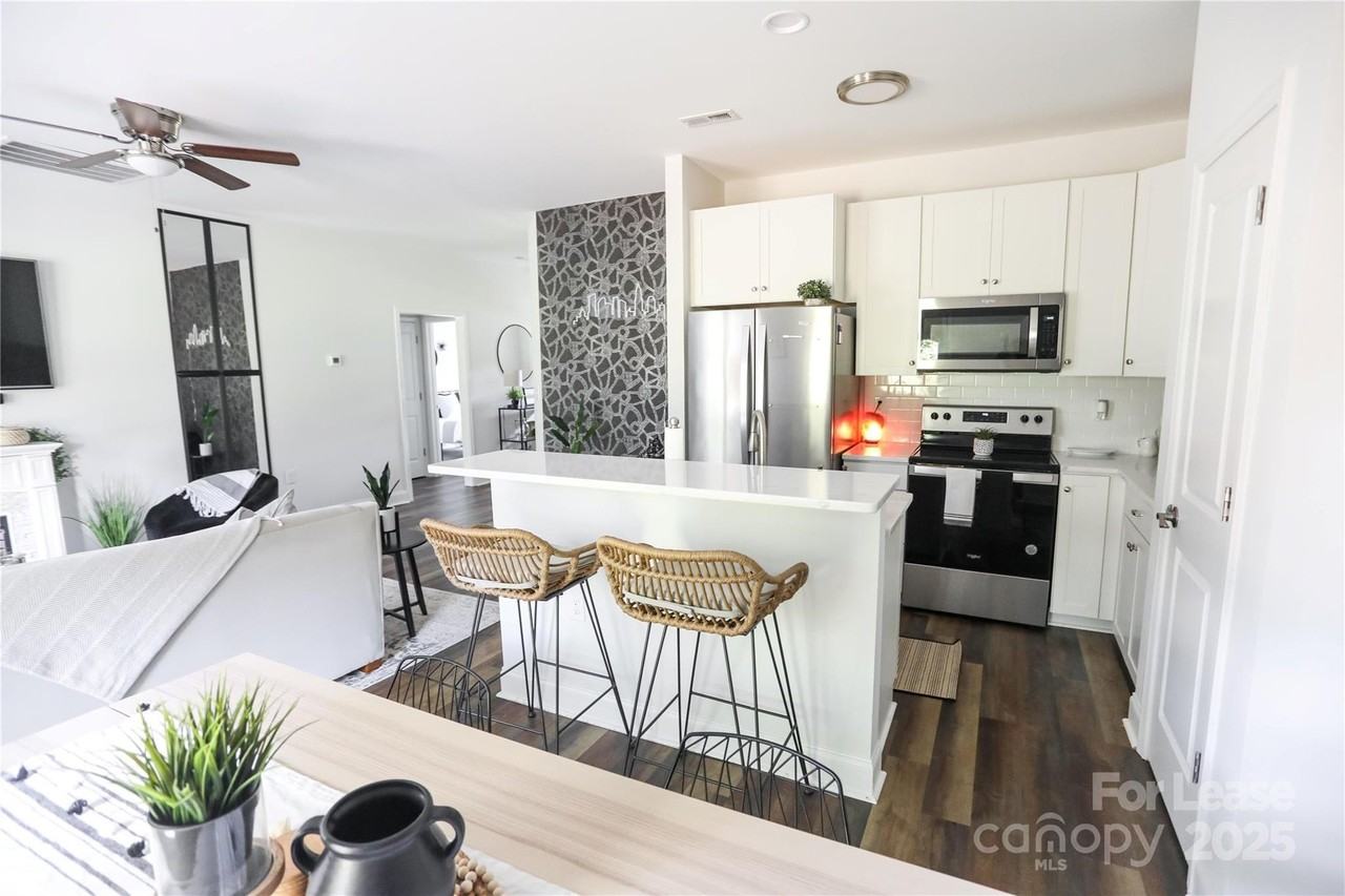 2734 Kendrick Ave - Photo 4 of 12