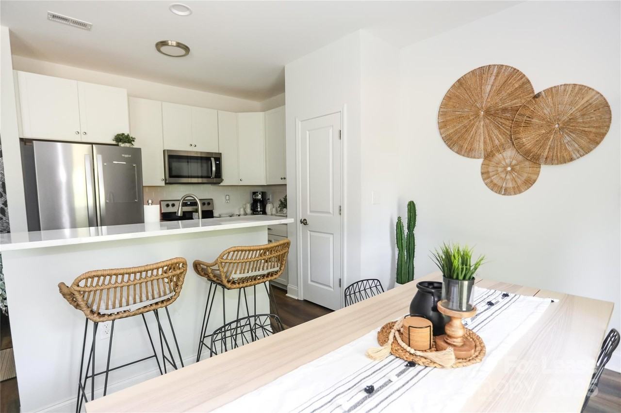 2734 Kendrick Ave - Photo 5 of 12