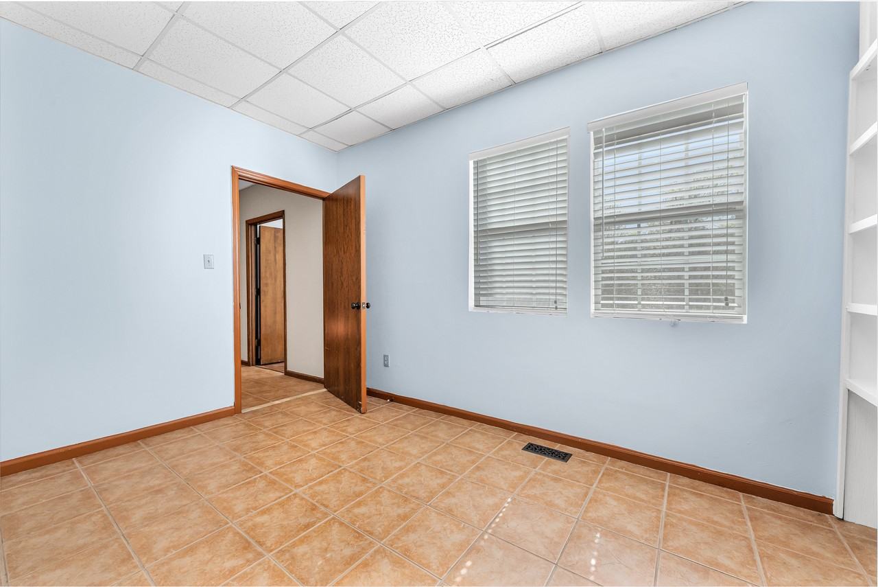 120 Vulcan Road - Photo 2 of 33