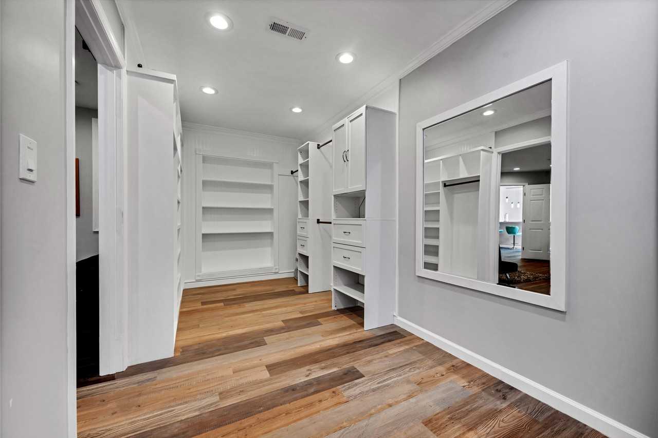 120 Vulcan Road - Photo 5 of 33