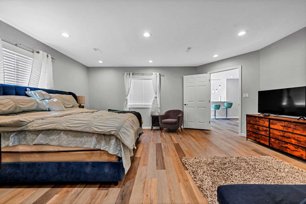 120 Vulcan Road - Photo 7 of 33