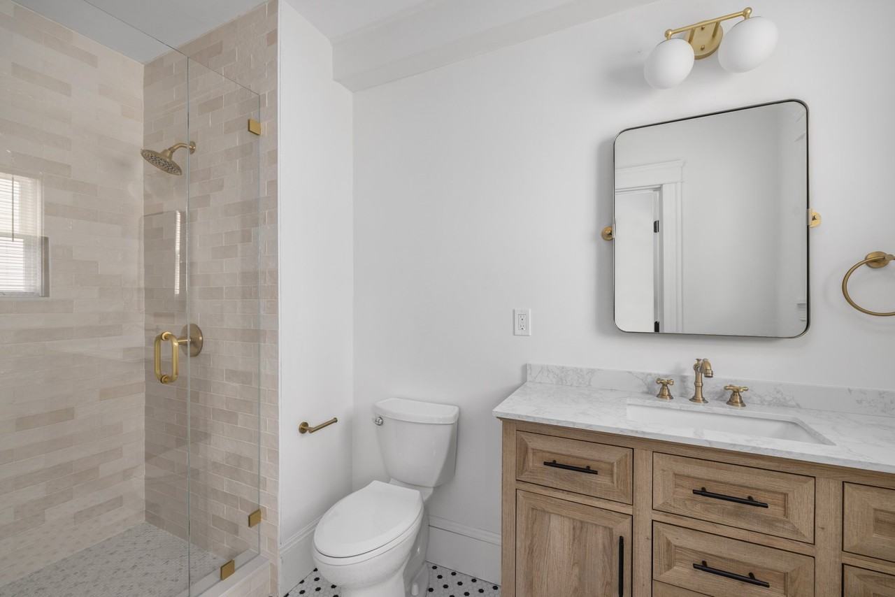 403 Morris Avenue #1 - Photo 6 of 11