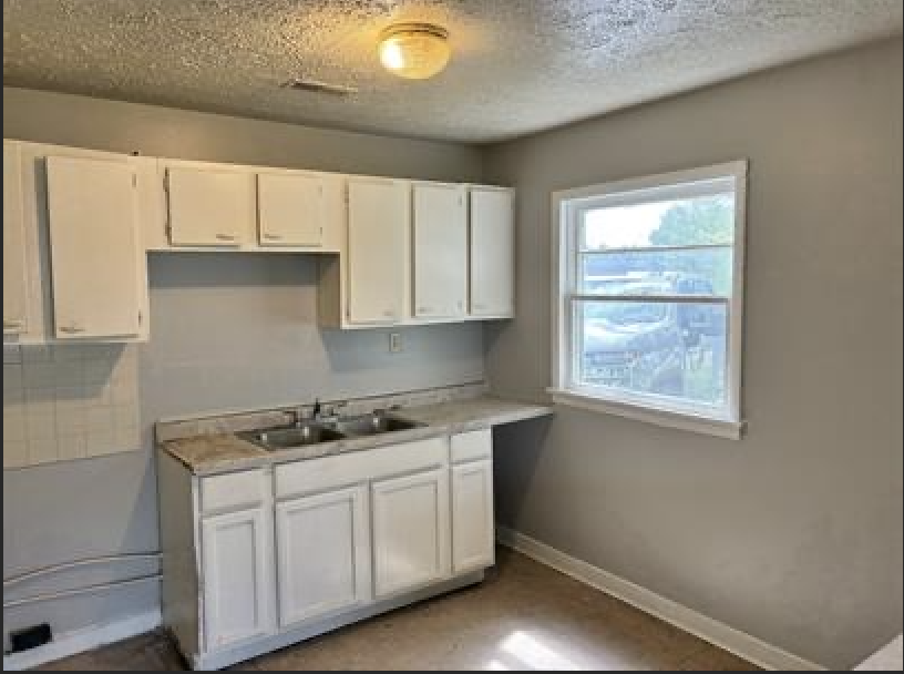 2114 North Kenyon Street #1 - Photo 4 of 4