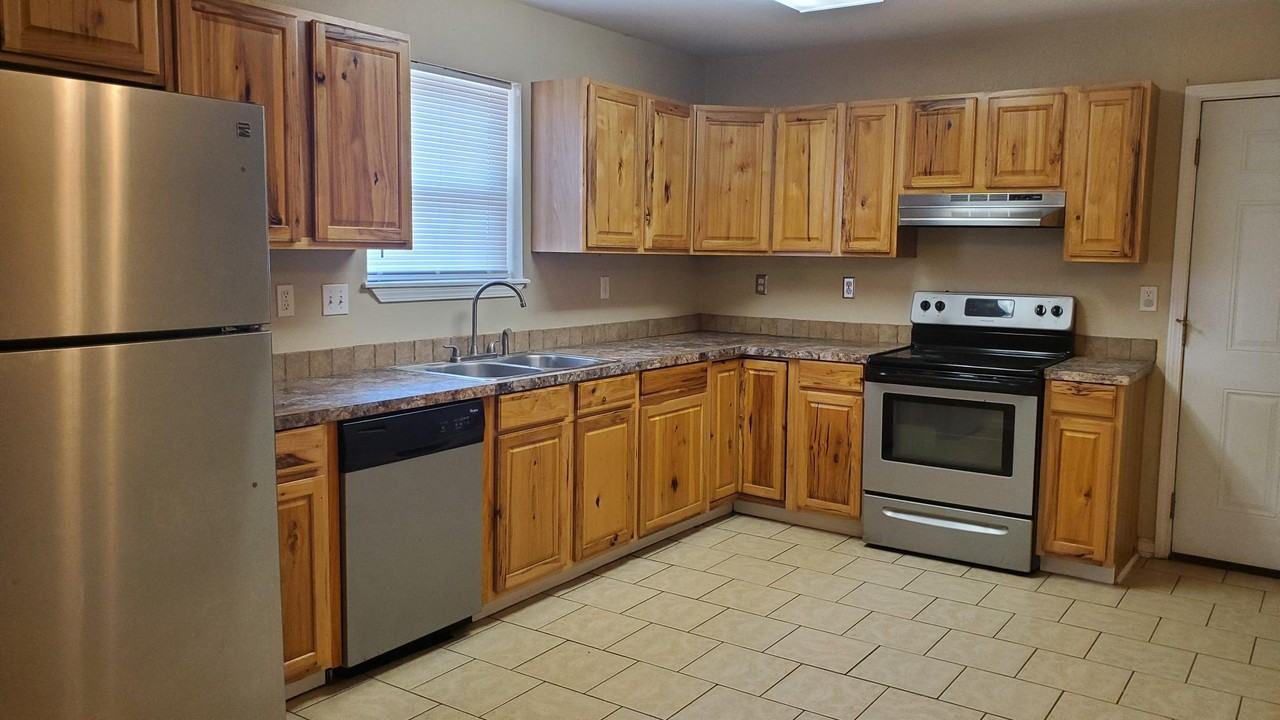 2608 East Maple Avenue #1 - Photo 3 of 17