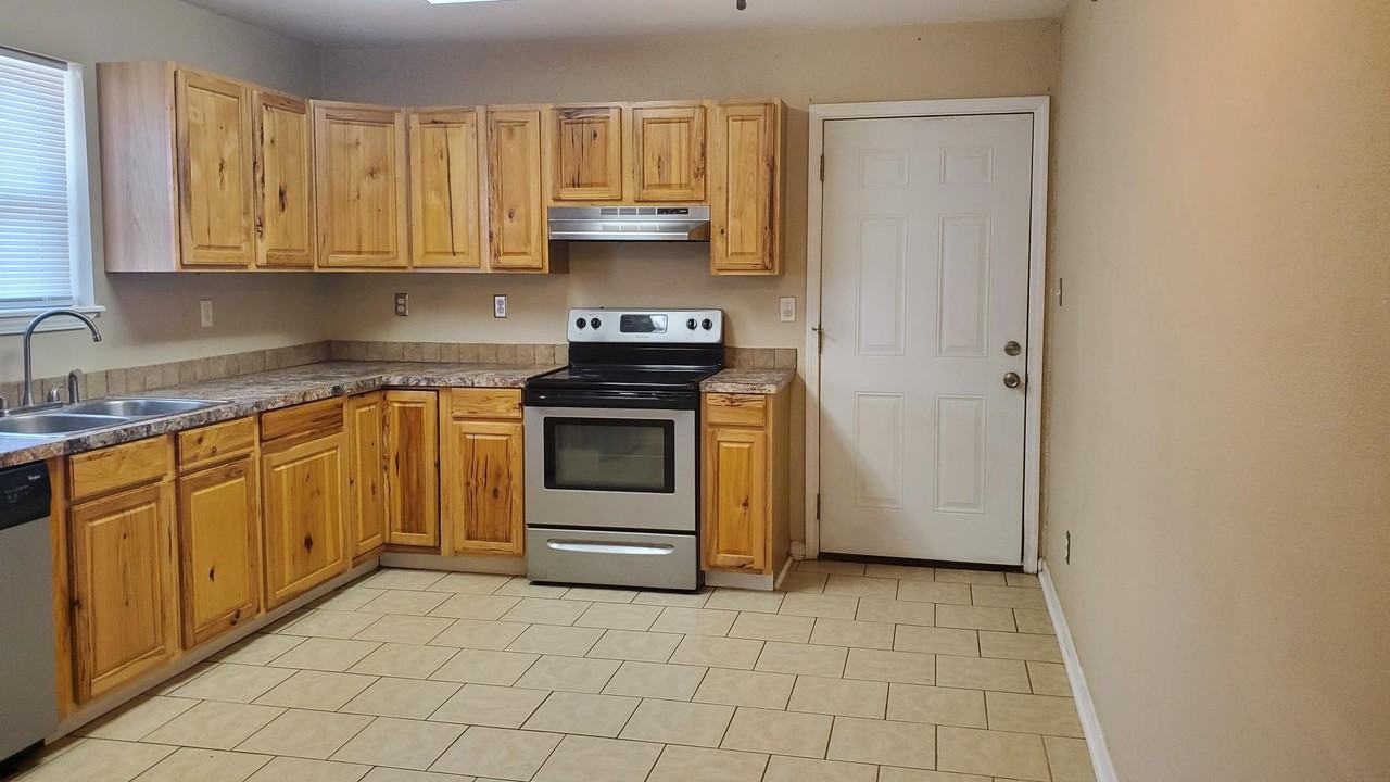 2608 East Maple Avenue #1 - Photo 4 of 17