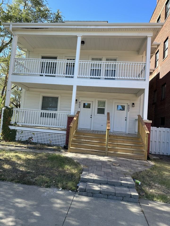 607 Sw Topeka Blvd #1 - Photo 2 of 22