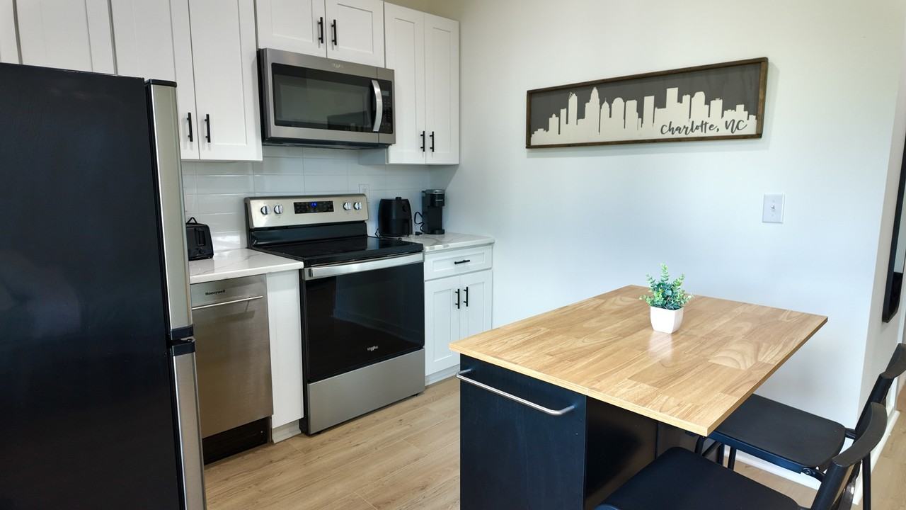 2017 Oaklawn Avenue #1 - Photo 6 of 14