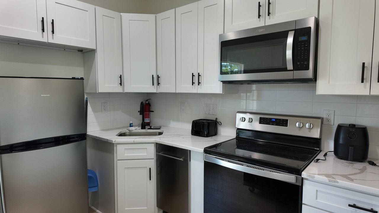 2017 Oaklawn Avenue #1 - Photo 7 of 14