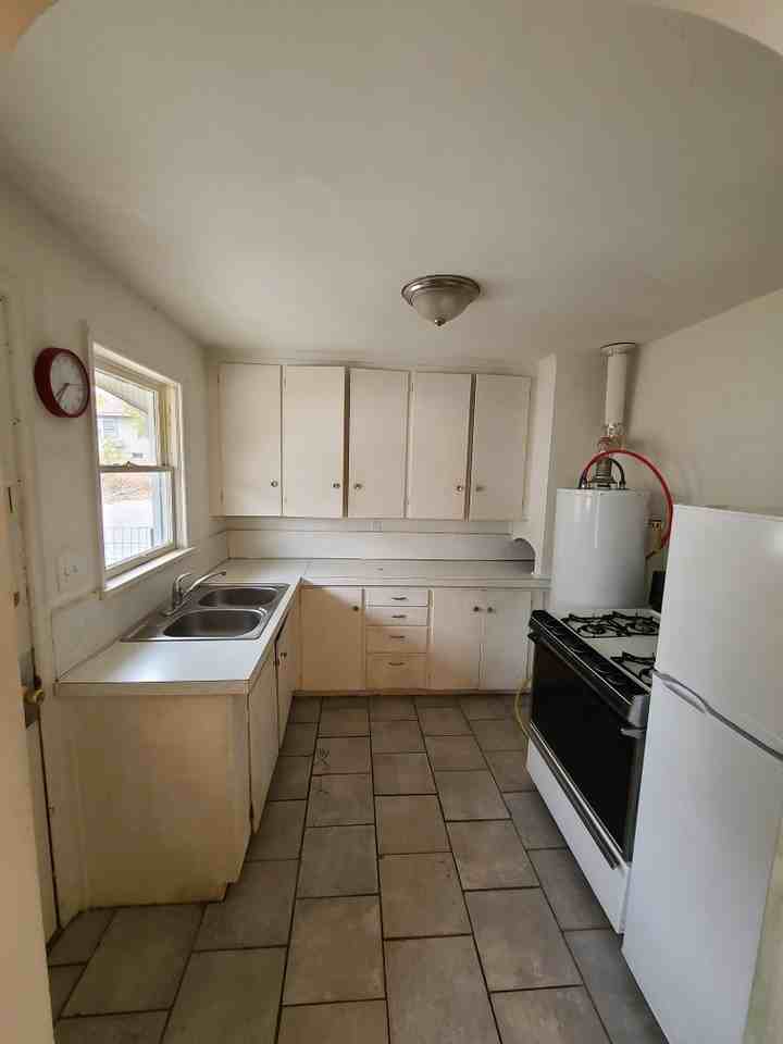 607 East C Street #1 - Photo 4 of 7