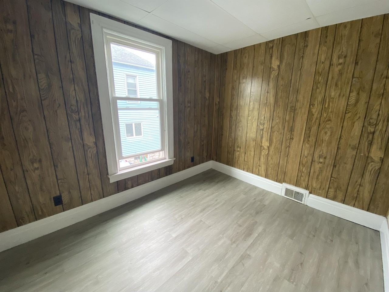 1112 State St #D - Photo 5 of 13