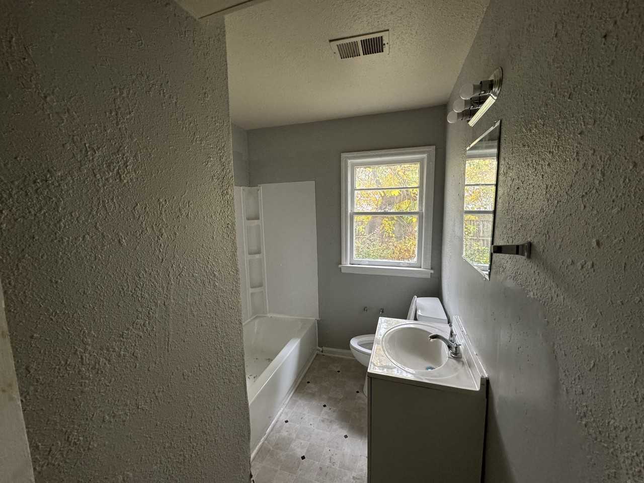 2216 North Kitley Avenue #1 - Photo 5 of 7