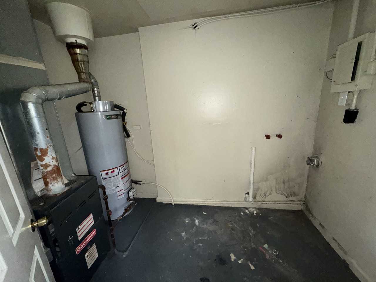 2428 North Kitley Avenue #1 - Photo 3 of 7