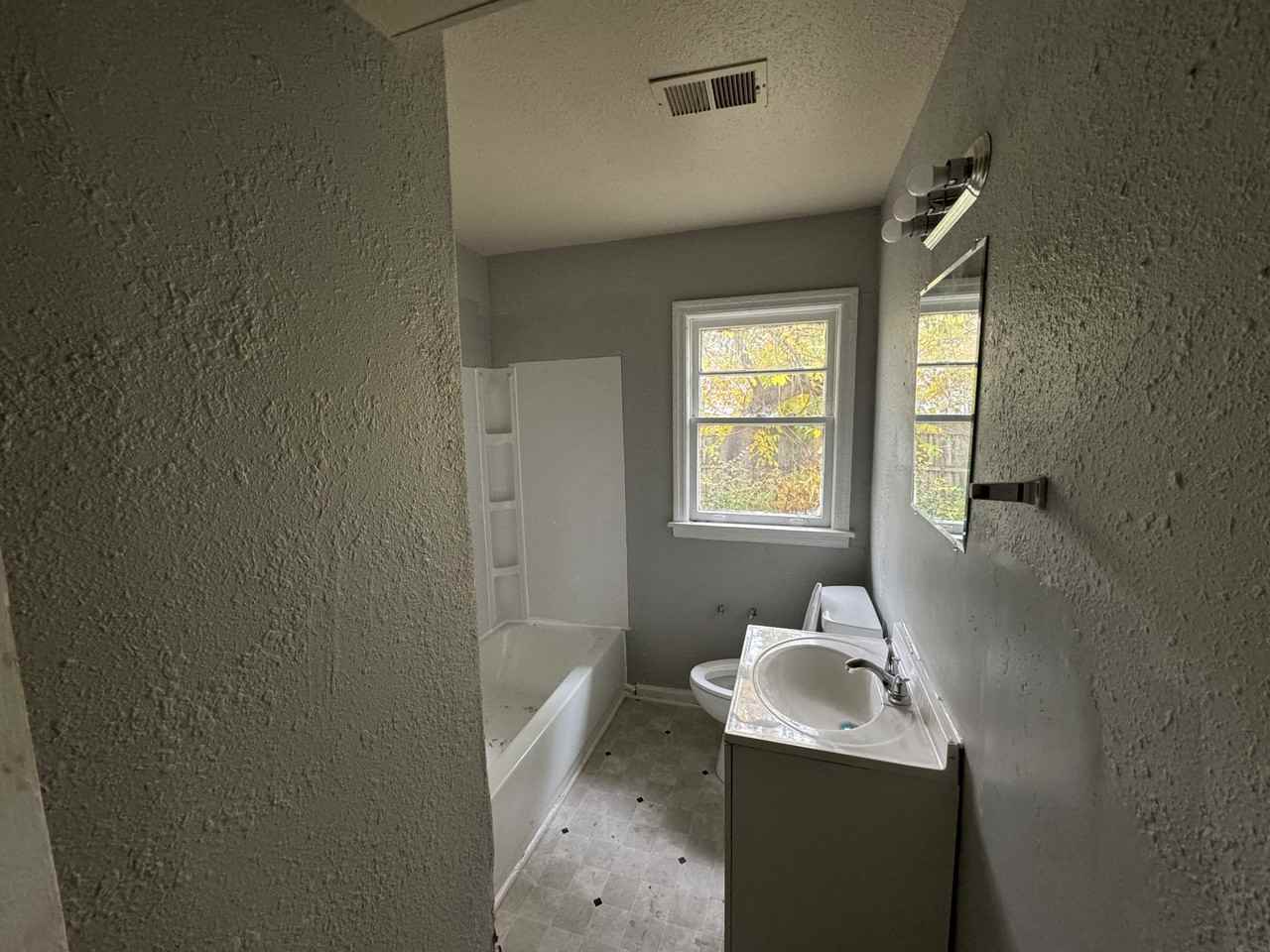 2428 North Kitley Avenue #1 - Photo 5 of 7