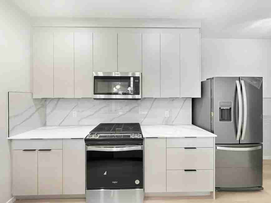 9305 123 Ave Nw - Photo 4 of 10