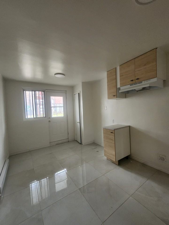 6990 9e Avenue #2 - Photo 4 of 8