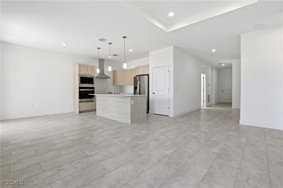 1087 Rugby Ln - Photo 3 of 19