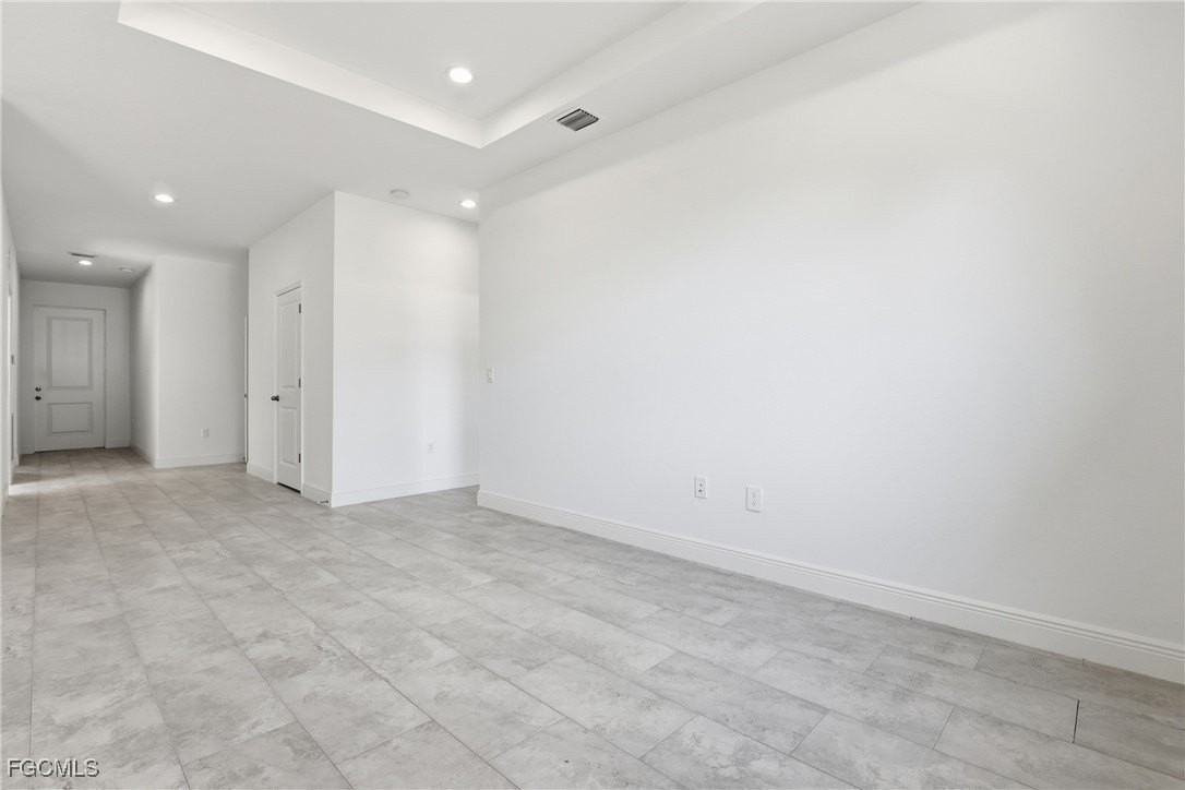 1087 Rugby Ln - Photo 5 of 19