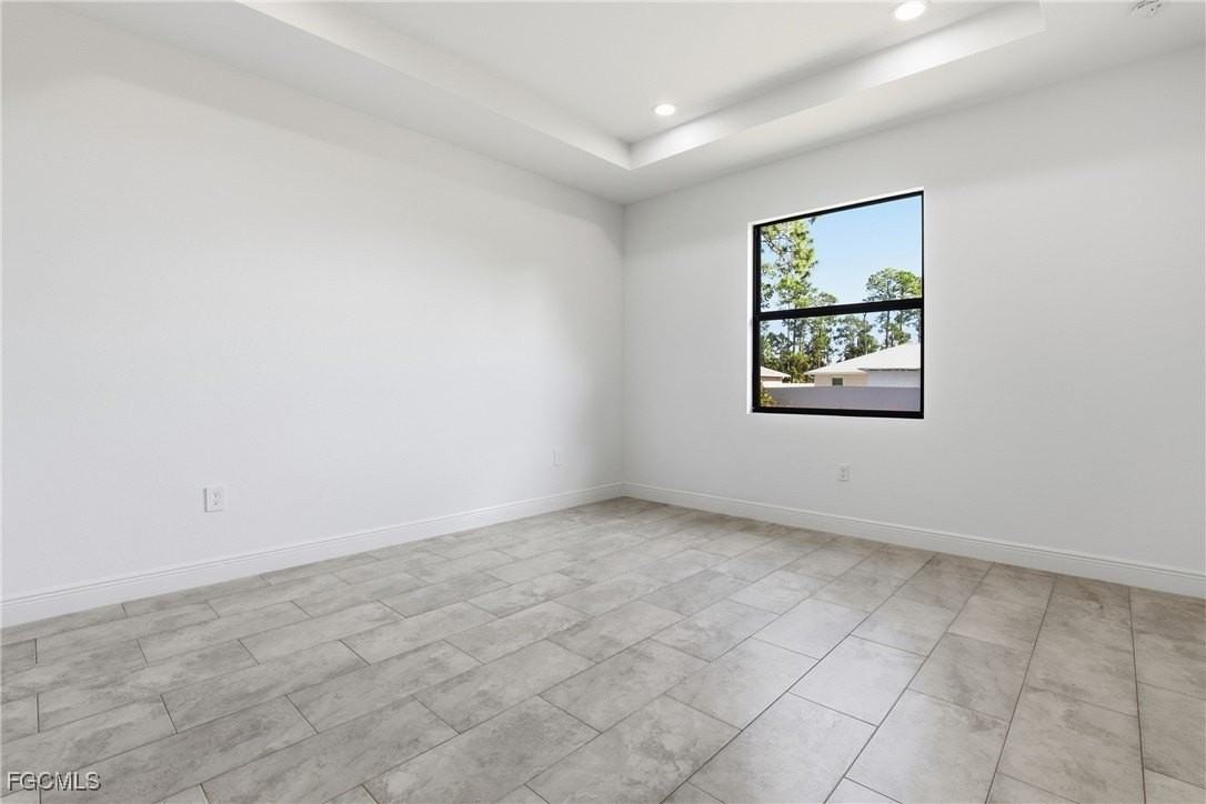 1087 Rugby Ln - Photo 7 of 19