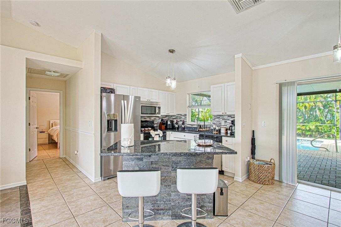 2144 Southwest 19th Avenue - Photo 6 of 30